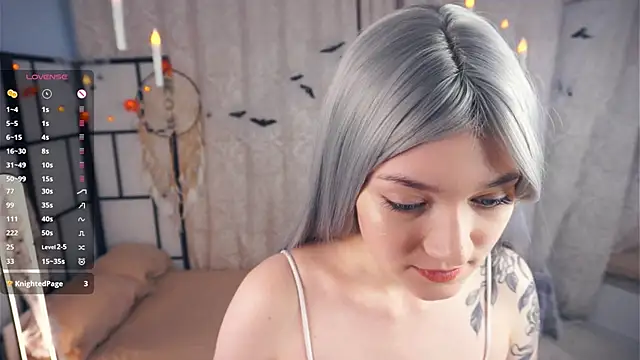 Snapshot of JinnySitts chatting on 10/31/25, 08:43 JinnySitts online show from 10/31/25, 08:43