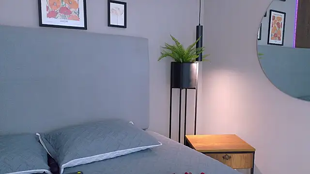 Snapshot of ElectraScot chatting on 04/11/26, 11:58 ElectraScot online show from 04/11/26, 11:58