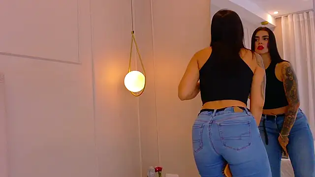 Snapshot of ElectraScot chatting on 04/21/26, 07:17 ElectraScot online show from 04/21/26, 07:17