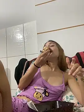 Snapshot of loirinhaaa chatting on 09/19/25, 02:13 loirinhaaa online show from 09/19/25, 02:13