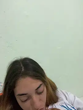 Snapshot of loirinhaaa chatting on 10/11/25, 02:04 loirinhaaa online show from 10/11/25, 02:04