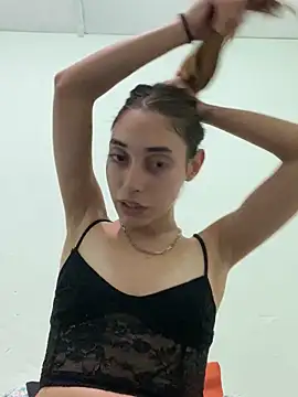 Snapshot of loirinhaaa chatting on 10/12/25, 02:21 loirinhaaa online show from 10/12/25, 02:21