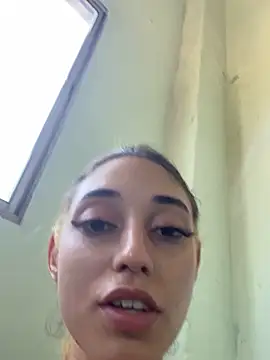 Snapshot of loirinhaaa chatting on 10/17/25, 02:08 loirinhaaa online show from 10/17/25, 02:08