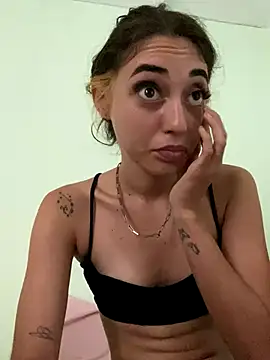 Snapshot of loirinhaaa chatting on 10/19/25, 02:07 loirinhaaa online show from 10/19/25, 02:07