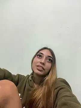 Snapshot of loirinhaaa chatting on 11/21/25, 03:11 loirinhaaa online show from 11/21/25, 03:11