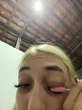 Snapshot of loirinhaaa chatting on 04/16/26, 11:51 loirinhaaa online show from 04/16/26, 11:51