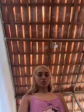 Snapshot of loirinhaaa chatting on 04/17/26, 02:53 loirinhaaa online show from 04/17/26, 02:53