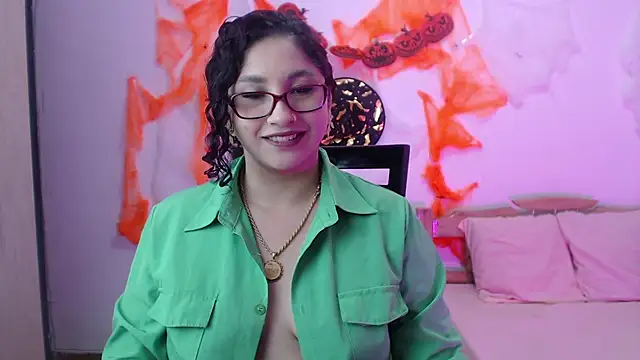 Gia Dior online show from 10/13/25, 10:10