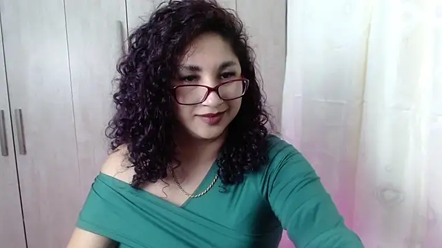 Gia Dior online show from 11/13/25, 11:58