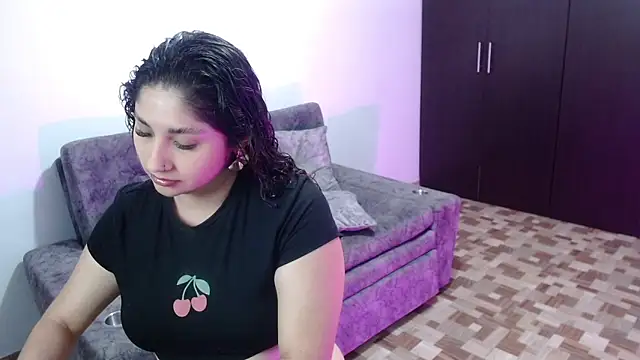 Snapshot of Gia_Dior chatting on 06/04/26, 01:33 Gia Dior online show from 06/04/26, 01:33