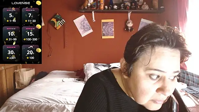 Snapshot of Sasharosee2 chatting on 10/11/25, 12:36 Sasharosee2 online show from 10/11/25, 12:36