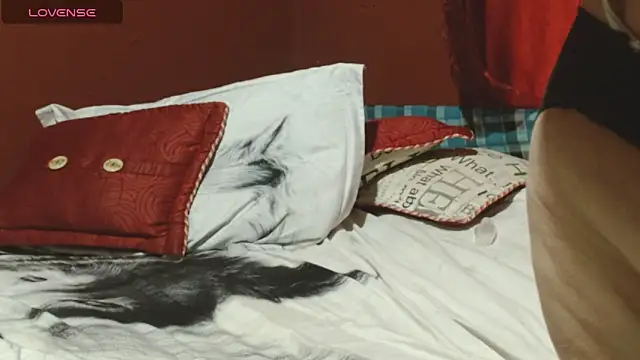 Snapshot of Sasharosee2 chatting on 10/28/25, 12:30 Sasharosee2 online show from 10/28/25, 12:30