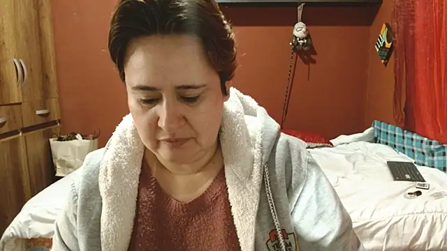 Snapshot of Sasharosee2 chatting on 10/30/25, 12:28 Sasharosee2 online show from 10/30/25, 12:28