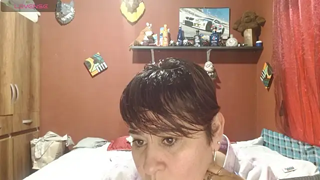 Snapshot of Sasharosee2 chatting on 10/31/25, 12:39 Sasharosee2 online show from 10/31/25, 12:39