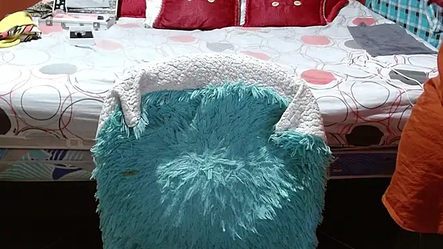 Snapshot of Sasharosee2 chatting on 12/14/25, 12:43 Sasharosee2 online show from 12/14/25, 12:43