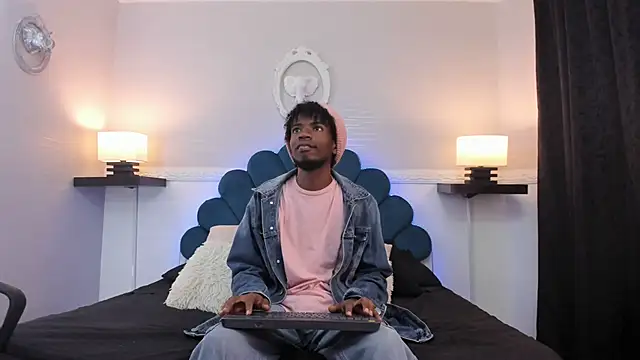 Snapshot of AllexJacob chatting on 09/25/25, 01:04 AllexJacob online show from 09/25/25, 01:04