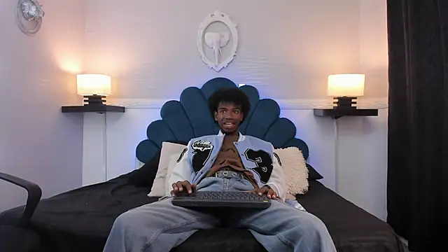 Snapshot of AllexJacob chatting on 09/27/25, 01:16 AllexJacob online show from 09/27/25, 01:16