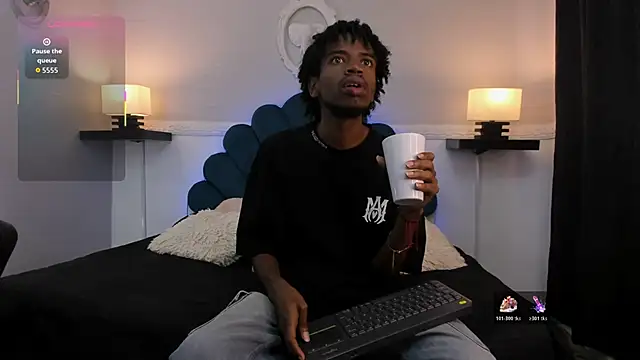 Snapshot of AllexJacob chatting on 10/18/25, 01:01 AllexJacob online show from 10/18/25, 01:01