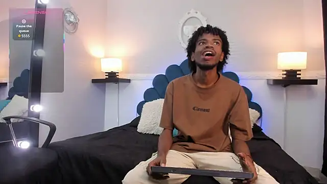 Snapshot of AllexJacob chatting on 10/21/25, 01:23 AllexJacob online show from 10/21/25, 01:23