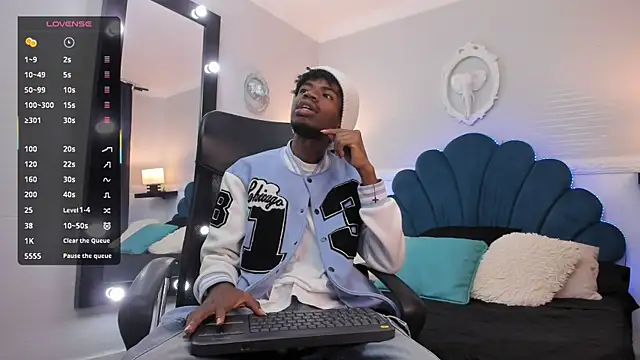 Snapshot of AllexJacob chatting on 10/25/25, 01:07 AllexJacob online show from 10/25/25, 01:07