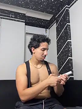 Snapshot of fuck___boyy chatting on 05/01/26, 11:37 fuck boyy online show from 05/01/26, 11:37