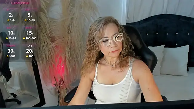Jademommy  online show from 10/31/25, 07:59