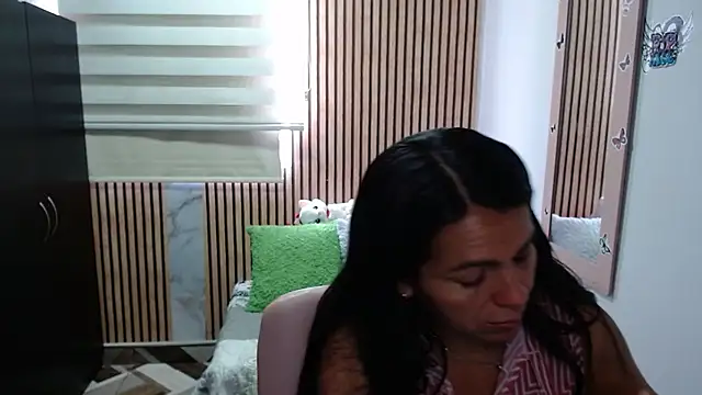 Snapshot of camilavargas_ chatting on 04/21/26, 04:56 camilavargas online show from 04/21/26, 04:56