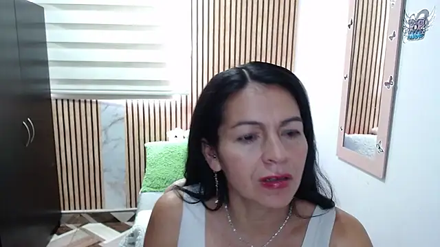 Snapshot of camilavargas_ chatting on 04/28/26, 03:17 camilavargas online show from 04/28/26, 03:17