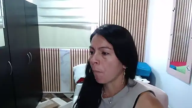 Snapshot of camilavargas_ chatting on 05/14/26, 04:25 camilavargas online show from 05/14/26, 04:25