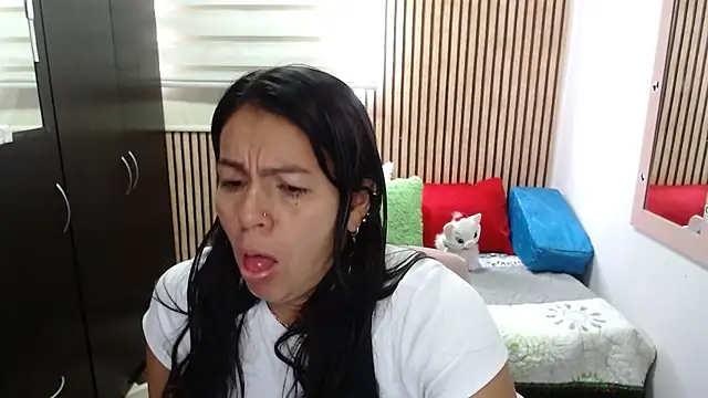 Snapshot of camilavargas_ chatting on 05/26/26, 03:30 camilavargas online show from 05/26/26, 03:30