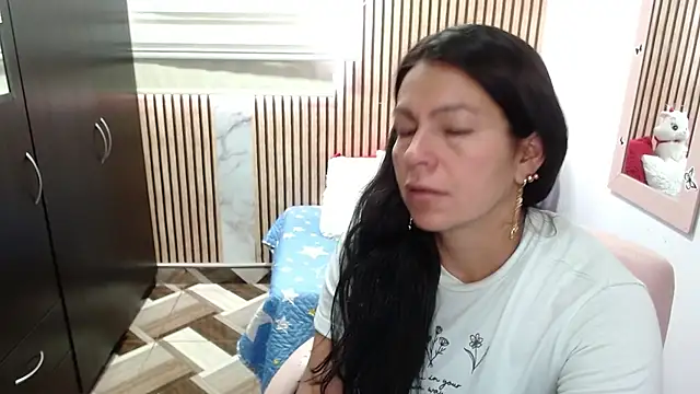 Snapshot of camilavargas_ chatting on 06/06/26, 09:41 camilavargas online show from 06/06/26, 09:41