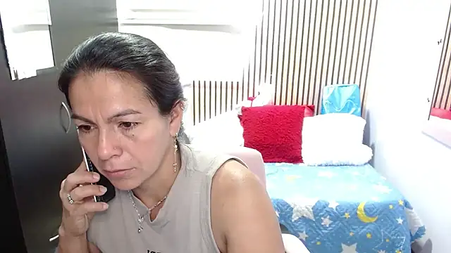 Snapshot of camilavargas_ chatting on 06/11/26, 08:29 camilavargas online show from 06/11/26, 08:29