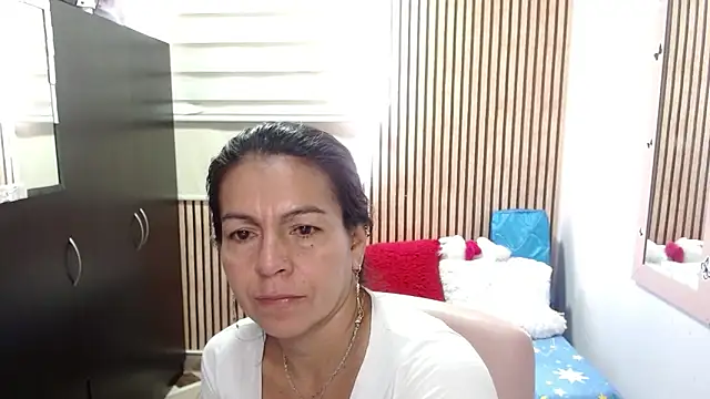 Snapshot of camilavargas_ chatting on 06/12/26, 02:49 camilavargas online show from 06/12/26, 02:49