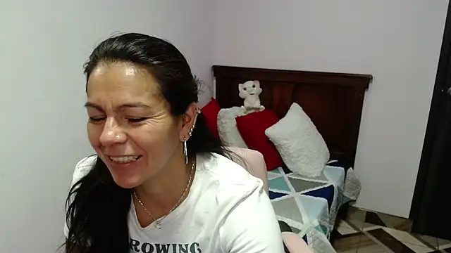 Snapshot of camilavargas_ chatting on 07/14/26, 04:34 camilavargas online show from 07/14/26, 04:34