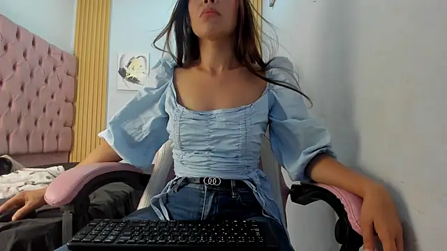 Naomis 35 online show from 11/26/25, 07:37