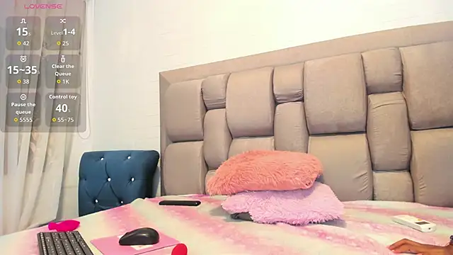 Snapshot of Beauty_Luci chatting on 09/25/25, 02:15 Beauty Luci online show from 09/25/25, 02:15