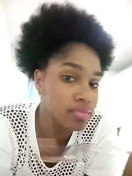 Snapshot of Beauty_Luci chatting on 10/21/25, 11:49 Beauty Luci online show from 10/21/25, 11:49