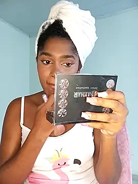 Snapshot of Beauty_Luci chatting on 10/27/25, 01:59 Beauty Luci online show from 10/27/25, 01:59