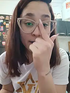 Snapshot of linameii chatting on 06/29/26, 12:27 linameii online show from 06/29/26, 12:27