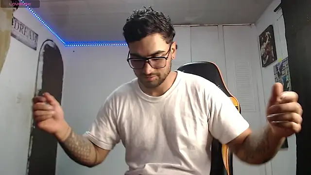 Snapshot of Chrys_harris77 chatting on 11/26/25, 08:10 Chrys harris77 online show from 11/26/25, 08:10