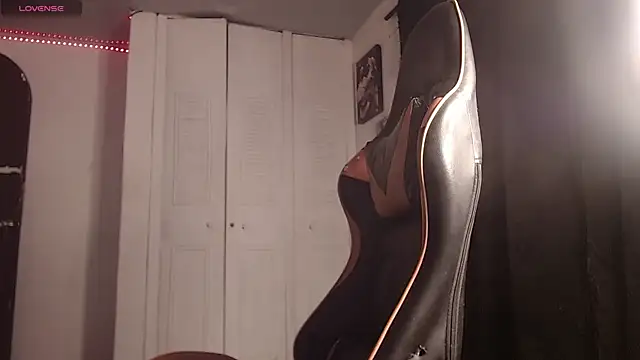 Snapshot of Chrys_harris77 chatting on 11/28/25, 01:52 Chrys harris77 online show from 11/28/25, 01:52