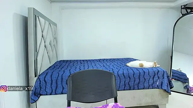 Snapshot of Daniela_x19 chatting on 10/11/25, 02:44 Daniela x19 online show from 10/11/25, 02:44