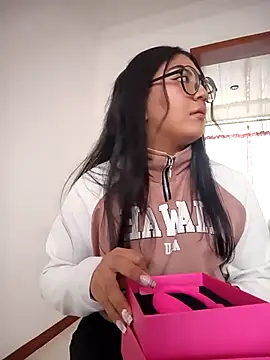 Snapshot of Violettabloom_ chatting on 09/24/25, 07:17 Violettabloom  online show from 09/24/25, 07:17