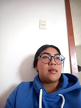 Snapshot of Violettabloom_ chatting on 09/26/25, 07:40 Violettabloom  online show from 09/26/25, 07:40