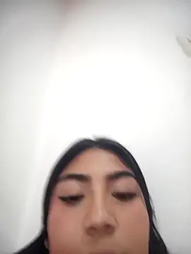 Snapshot of Violettabloom_ chatting on 10/07/25, 08:50 Violettabloom  online show from 10/07/25, 08:50