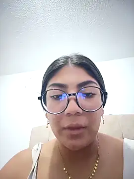 Snapshot of Violettabloom_ chatting on 10/10/25, 10:09 Violettabloom  online show from 10/10/25, 10:09