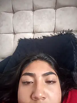 Snapshot of Violettabloom_ chatting on 10/13/25, 08:53 Violettabloom  online show from 10/13/25, 08:53