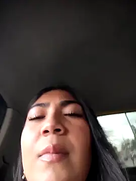 Snapshot of Violettabloom_ chatting on 10/14/25, 07:25 Violettabloom  online show from 10/14/25, 07:25