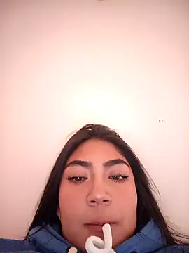 Snapshot of Violettabloom_ chatting on 10/20/25, 08:09 Violettabloom  online show from 10/20/25, 08:09