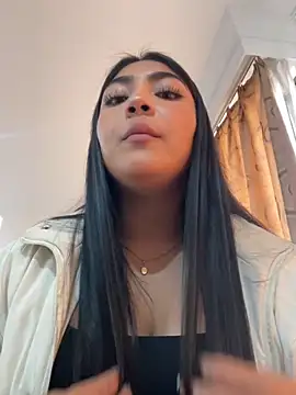 Snapshot of Violettabloom_ chatting on 10/21/25, 09:04 Violettabloom  online show from 10/21/25, 09:04